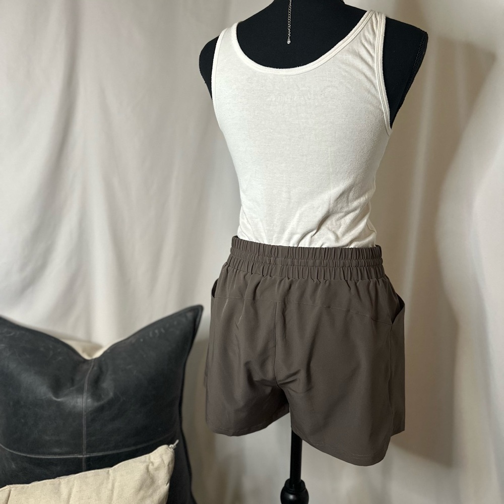 Drawstring Active Shorts - Picture 3 of 3